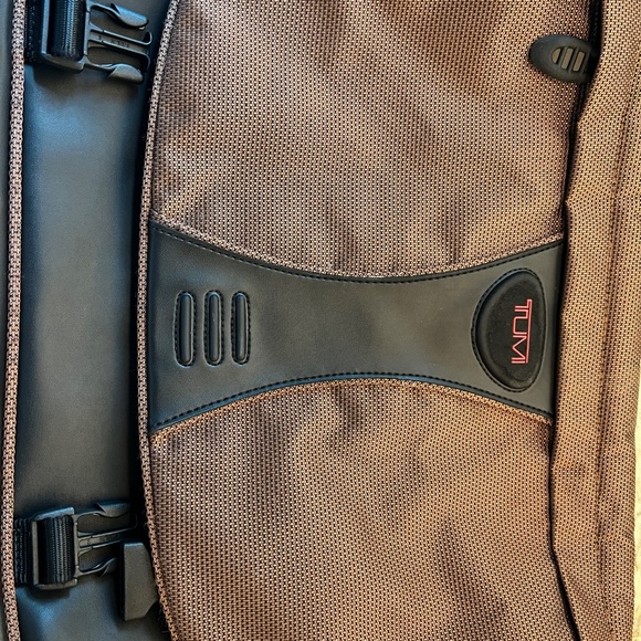 Tumi messenger bag - Picture 2 of 10